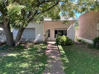 https://www.gallito.com.uy/hermosa-casa-gran-terreno-cochera-fondo-4-dorm-1-baño-inmuebles-27378704