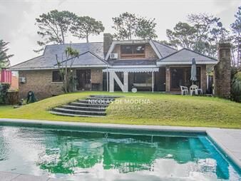 https://web5.gallito.com.uy/gran-chalet-de-6-dormitorios-en-venta-en-zona-inmuebles-25040239