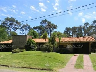 https://www.gallito.com.uy/venta-espectacular-casa-punta-del-este-4-inmuebles-20905497