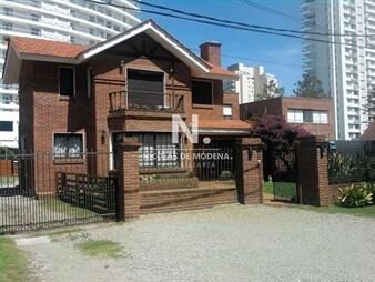https://web5.gallito.com.uy/linda-casa-ubicada-sobre-parada-4-de-playa-punta-inmuebles-24987756