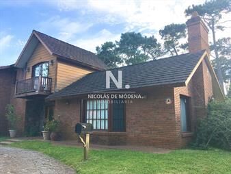https://web5.gallito.com.uy/espectacular-chalet-en-venta-inmuebles-25450020