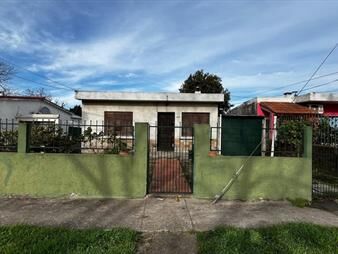 https://web5.gallito.com.uy/venta-casa-2-dorm-garage-amplio-terreno-barrio-peñarol-inmuebles-26081770