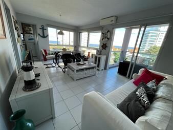 https://web5.gallito.com.uy/apartamento-en-venta-de-2-dormitorios-terraza-al-inmuebles-26292115