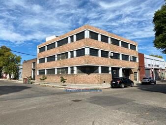 https://web5.gallito.com.uy/venta-local-comercial-1800m2-a-1-de-gral-flores-y-garibaldi-inmuebles-26946144