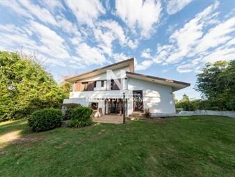 https://web5.gallito.com.uy/casa-en-venta-en-pinares-punta-del-este-de-4-y-inmuebles-27383884