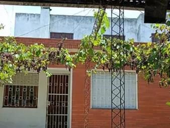 https://web5.gallito.com.uy/venta-de-hermosa-casa-de-3-dormitorios-en-el-de-inmuebles-27037734