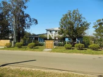 https://web5.gallito.com.uy/vende-casa-de-3-dormitorios-en-la-barra-inmuebles-25043310