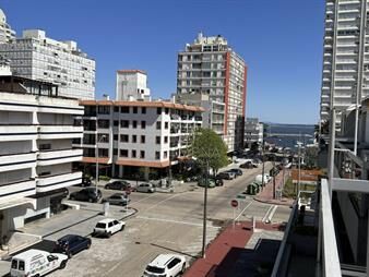 https://www.gallito.com.uy/apartamento-en-peninsula-con-muy-buena-terraza-inmuebles-27401908