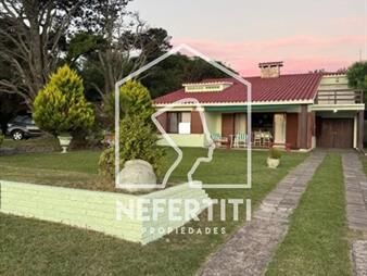 https://www.gallito.com.uy/venta-casa-5-dormitorios-frente-al-mar-en-costa-inmuebles-27405609