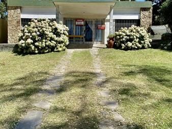 https://www.gallito.com.uy/venta-casa-en-atlantida-a-pasos-de-la-rambla-inmuebles-25311128