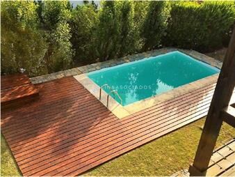 https://web5.gallito.com.uy/hermosa-casa-en-venta-con-piscina-en-punta-del-inmuebles-21714351