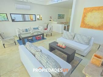 https://web5.gallito.com.uy/casa-con-piscina-en-alquiler-playa-brava-inmuebles-24835442
