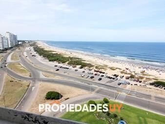 https://web5.gallito.com.uy/frente-al-mar-en-playa-brava-inmuebles-23360902