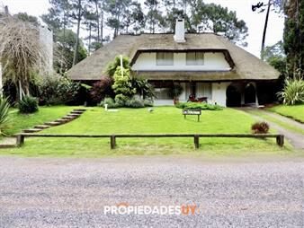 https://web5.gallito.com.uy/casa-de-quincho-venta-inmuebles-23272588