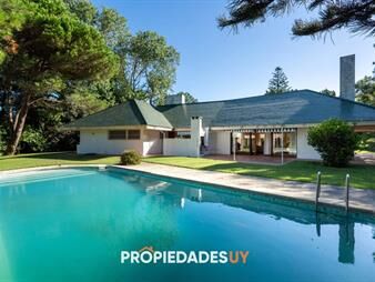https://web5.gallito.com.uy/destacado-chalet-en-venta-en-el-prestigioso-de-inmuebles-26923260