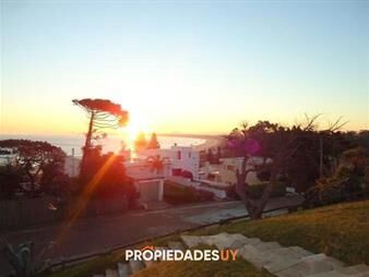 https://www.gallito.com.uy/casa-en-venta-en-punta-ballena-con-vista-al-mar-inmuebles-21802779