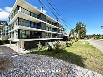 https://web5.gallito.com.uy/apartamento-en-venta-de-3-dormitorios-con-propio-inmuebles-26146783
