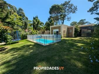 https://web5.gallito.com.uy/hermosa-casa-3-dormitorios-y-piscina-en-playa-inmuebles-26457897