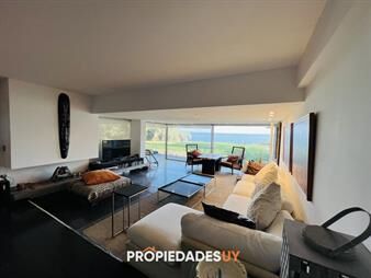 https://www.gallito.com.uy/venta-de-destacado-apartamento-en-punta-ballena-inmuebles-26193454