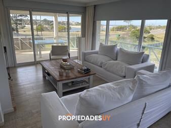 https://web5.gallito.com.uy/apartamento-de-3-dormitorios-con-vista-al-mar-en-inmuebles-26934436