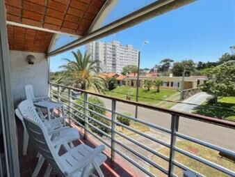 https://web5.gallito.com.uy/departamento-en-alquiler-playa-mansa-3-inmuebles-26615938