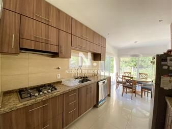 https://www.gallito.com.uy/vende-casa-de-4-dormitorios-en-punta-del-este-inmuebles-27130036