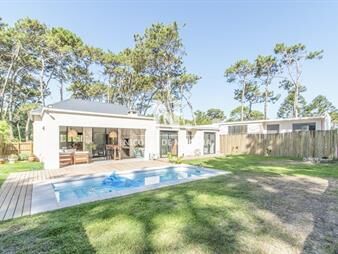 https://www.gallito.com.uy/casa-de-4-dormitorios-en-san-rafael-punta-del-inmuebles-24631032