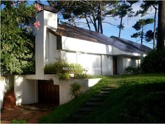 https://www.gallito.com.uy/en-venta-casa-de-4-dormitorios-en-san-rafael-y-inmuebles-25141242