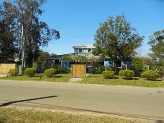 https://www.gallito.com.uy/casa-en-venta-de-3-dormitorios-en-la-barra-punta-inmuebles-24566238