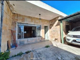 https://web5.gallito.com.uy/vendo-excelente-casa-2-dormitorios-gran-terreno-con-cocher-inmuebles-27313471