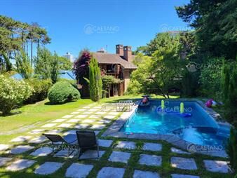 https://web5.gallito.com.uy/venta-gran-casa-zona-country-club-parada-16-inmuebles-26863876