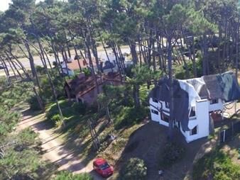 https://web5.gallito.com.uy/punta-ballena-casa-de-4d-2-b-piscina-y-parrillero-inmuebles-27415597