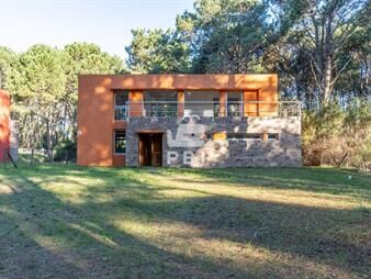 https://www.gallito.com.uy/casa-en-venta-en-club-del-lago-punta-ballena-inmuebles-27224066