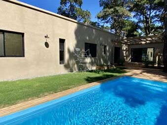 https://web5.gallito.com.uy/hermosa-casa-3-dormitorios-piscina-a-estrenar-inmuebles-26994820