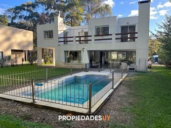 https://web5.gallito.com.uy/casa-a-la-venta-en-solanas-inmuebles-23978421