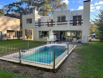 https://web5.gallito.com.uy/casa-a-la-venta-en-solanas-con-4-dormitorios-inmuebles-24797449