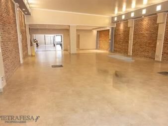 https://web5.gallito.com.uy/local-en-alquiler-4baños-cocina-patio-brazo-inmuebles-26765642
