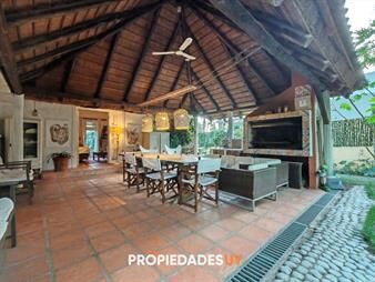 https://web5.gallito.com.uy/casa-en-venta-reciclada-con-amplio-jardin-con-inmuebles-27239604