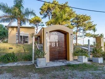 https://www.gallito.com.uy/casa-3-dormitorios-en-club-del-lago-punta-ref-inmuebles-23065738