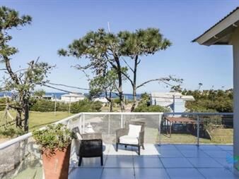 https://web5.gallito.com.uy/excelente-casa-de-6-dormitorios-y-piscina-en-la-inmuebles-27382540