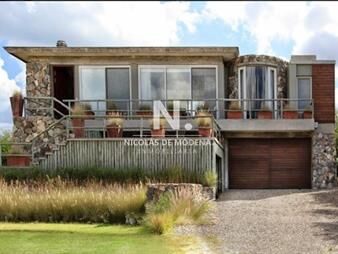 https://web5.gallito.com.uy/vende-en-club-del-mar-casa-de-5-dormitorios-con-inmuebles-26868951