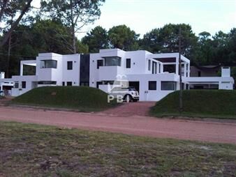 https://www.gallito.com.uy/casa-3-dormitorios-en-solanas-country-punta-inmuebles-24254946