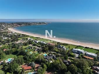 https://web5.gallito.com.uy/venta-casa-6-suites-en-punta-ballena-inmuebles-25036965