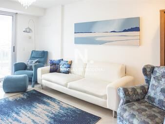 https://web5.gallito.com.uy/apartamento-en-venta-de-2-dormitorios-en-la-del-inmuebles-27378936