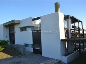 https://web5.gallito.com.uy/casa-en-venta-con-jardã­n-y-piscina-en-el-chorro-inmuebles-26284815
