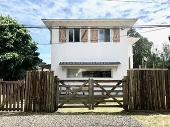 https://web5.gallito.com.uy/casa-en-venta-de-3-dormitorios-en-la-barra-punta-inmuebles-24049863