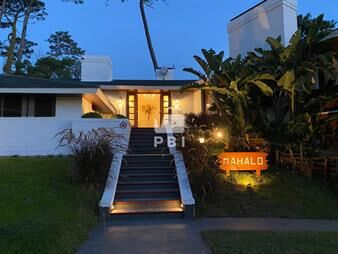 https://web5.gallito.com.uy/venta-casa-5-dormitorios-playa-mansa-ref-inmuebles-25257233