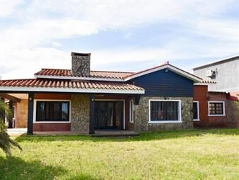 https://www.gallito.com.uy/venta-2-casas-terreno-esquina-rambla-costanera-inmuebles-27074428