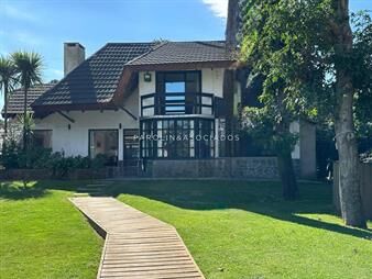 https://web5.gallito.com.uy/casa-en-venta-de-4-dormitorios-ubicada-en-punta-inmuebles-27246207
