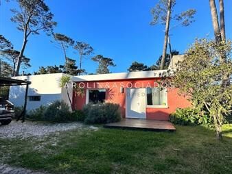 https://www.gallito.com.uy/venta-de-casa-de-2-dormitorios-mas-dependencia-de-inmuebles-24150134